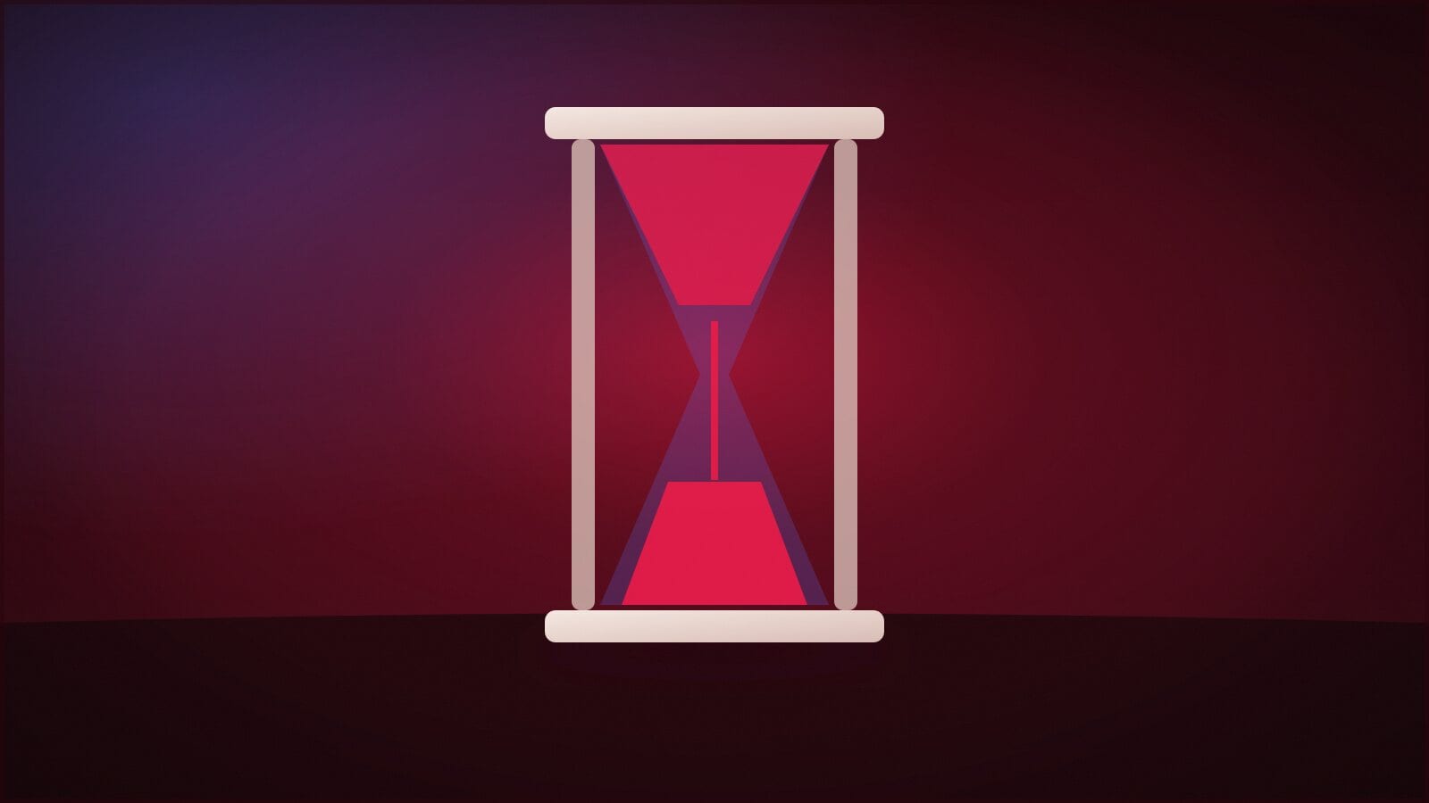 Eine Sanduhr auf einem Tisch, der Sand ist zum Teil durchgelaufen.